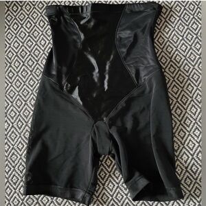 NWOT - Maidenform Shapewear Never worn